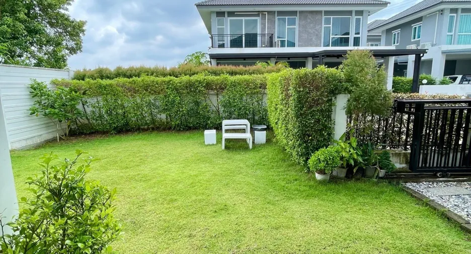 For sale 4 bedrooms house in Nong Chok, Bangkok