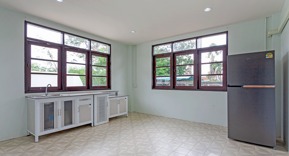 For rent 7 bedrooms house in Bang Lamung, Chonburi