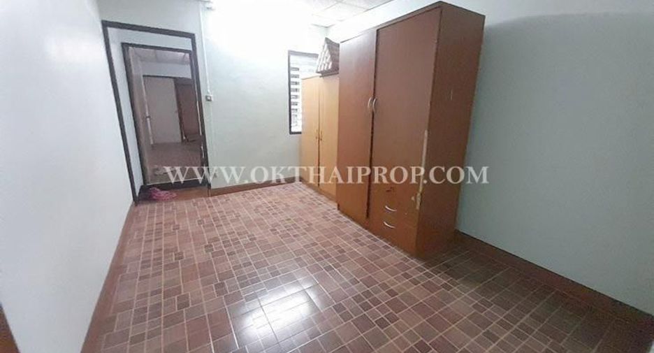 For sale 4 bedrooms townhouse in Pak Kret, Nonthaburi
