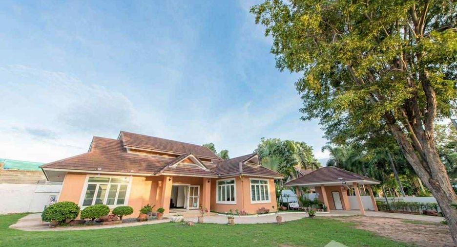 Casa en alquiler de 3 habitaciones en Bang Lamung, Chonburi