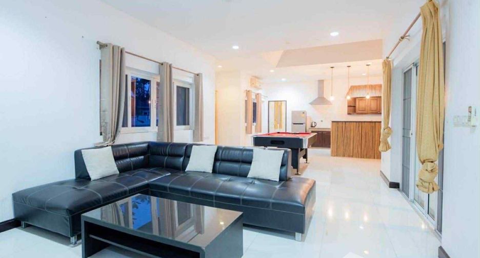 Casa en alquiler de 3 habitaciones en Bang Lamung, Chonburi