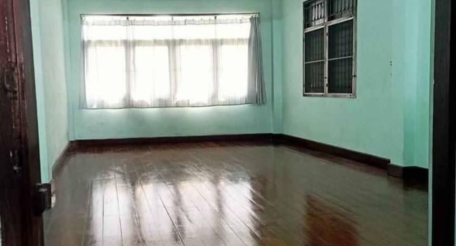 For sale 6 bedrooms townhouse in Bang Sue, Bangkok