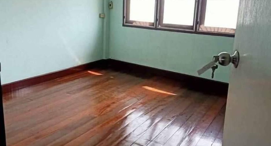 For sale 6 bedrooms townhouse in Bang Sue, Bangkok