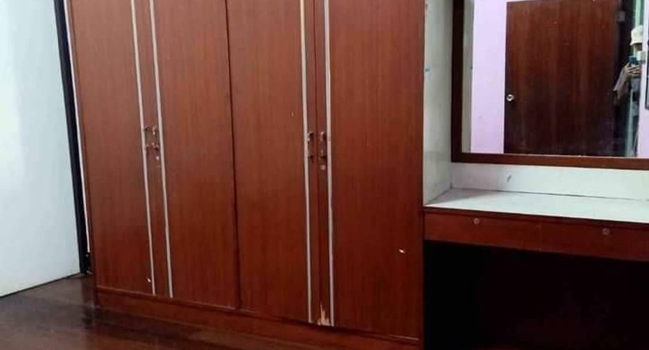 For sale 6 bedrooms townhouse in Bang Sue, Bangkok