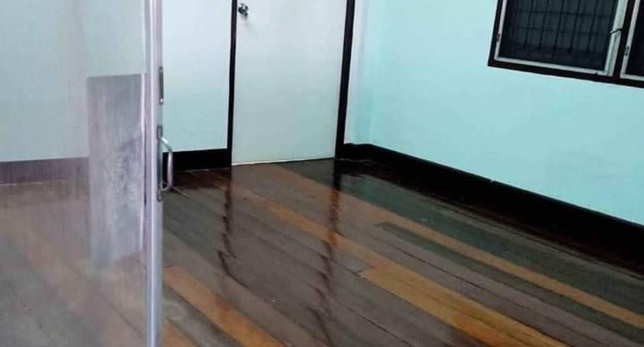 For sale 6 bedrooms townhouse in Bang Sue, Bangkok