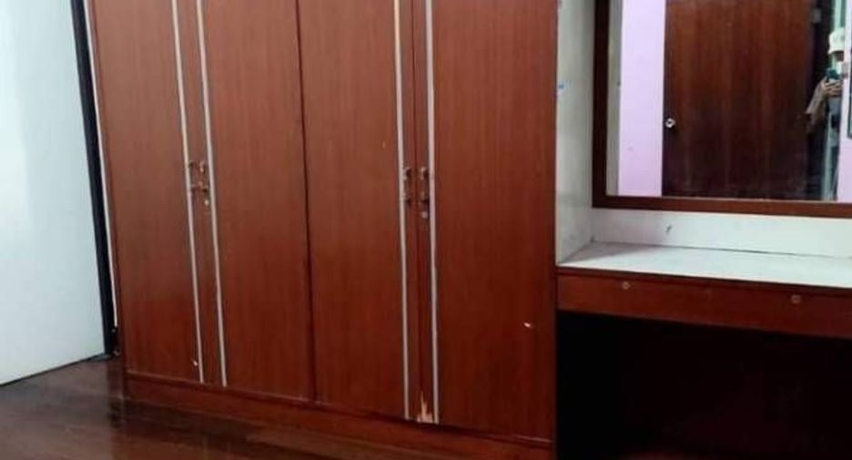 For sale 6 bedrooms townhouse in Bang Sue, Bangkok