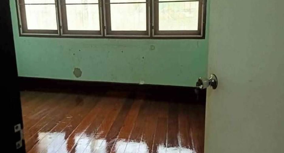 For sale 6 bedrooms townhouse in Bang Sue, Bangkok