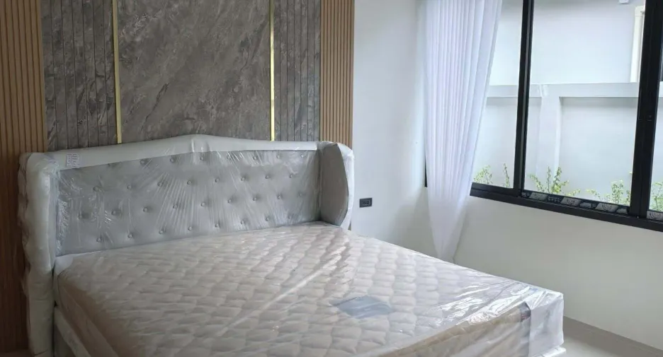 For rent 4 bedrooms villa in Bang Lamung, Chonburi