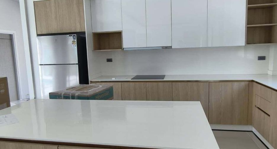 For rent 4 bedrooms villa in Huay Yai, Pattaya