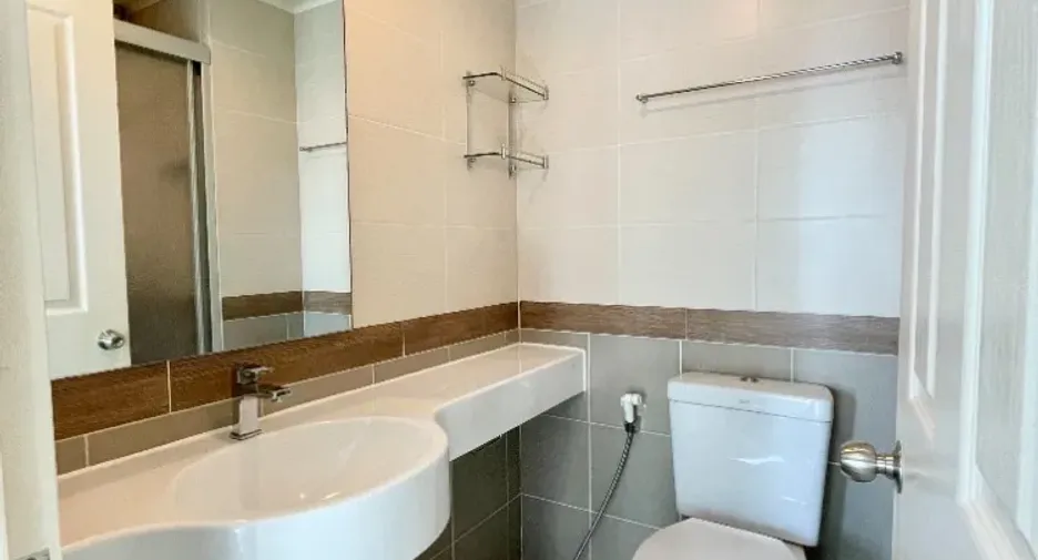 À vendre 2 chambres condo à Bang Phlat, Bangkok