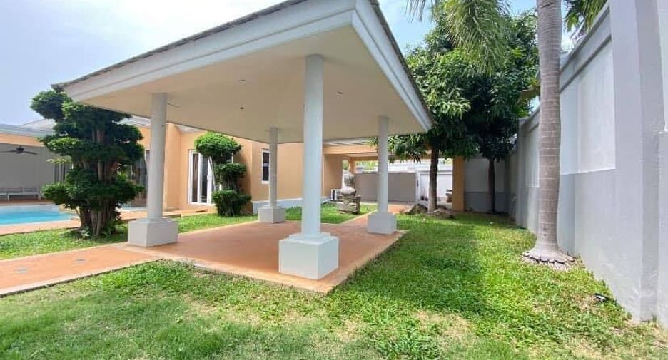 For rent 3 bedrooms villa in Bang Lamung, Chonburi
