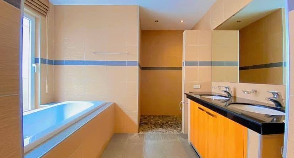 For rent 3 bedrooms villa in Bang Lamung, Chonburi