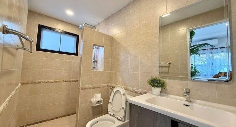 Villa en alquiler de 3 habitaciones en Bang Lamung, Chonburi
