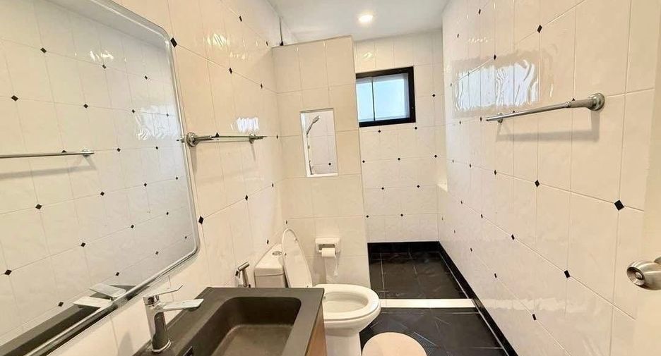Villa en alquiler de 3 habitaciones en Bang Lamung, Chonburi
