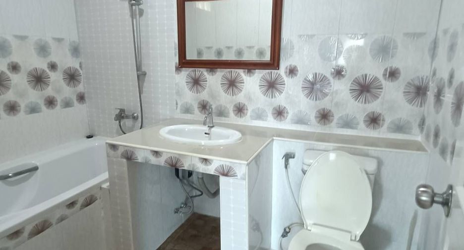 For rent 3 bedrooms villa in Bang Lamung, Chonburi