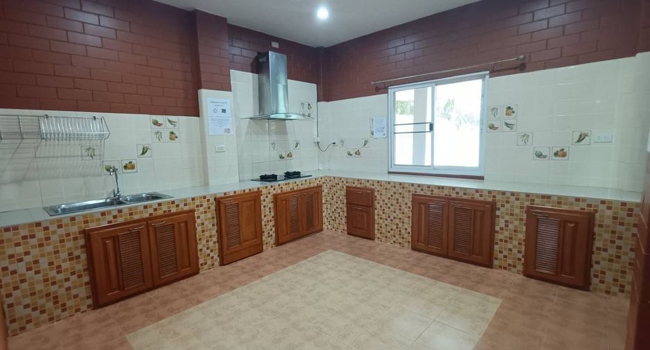 For rent 3 bedrooms villa in Bang Lamung, Chonburi