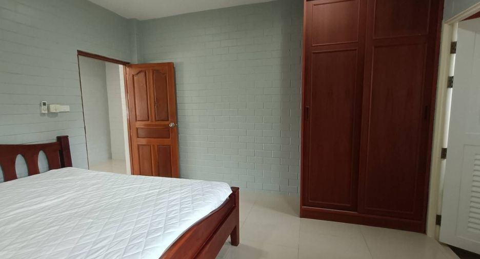 For rent 3 bedrooms villa in Bang Lamung, Chonburi
