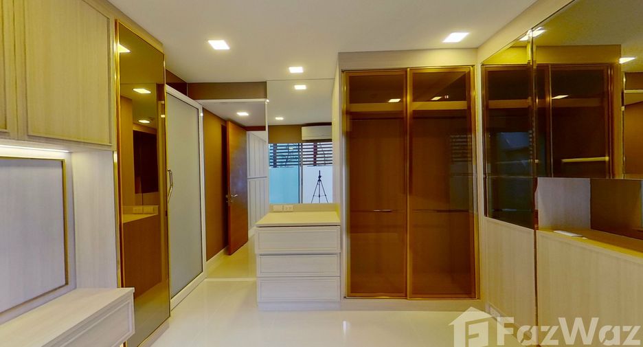 For sale 2 bedrooms condo in Khlong Toei, Bangkok