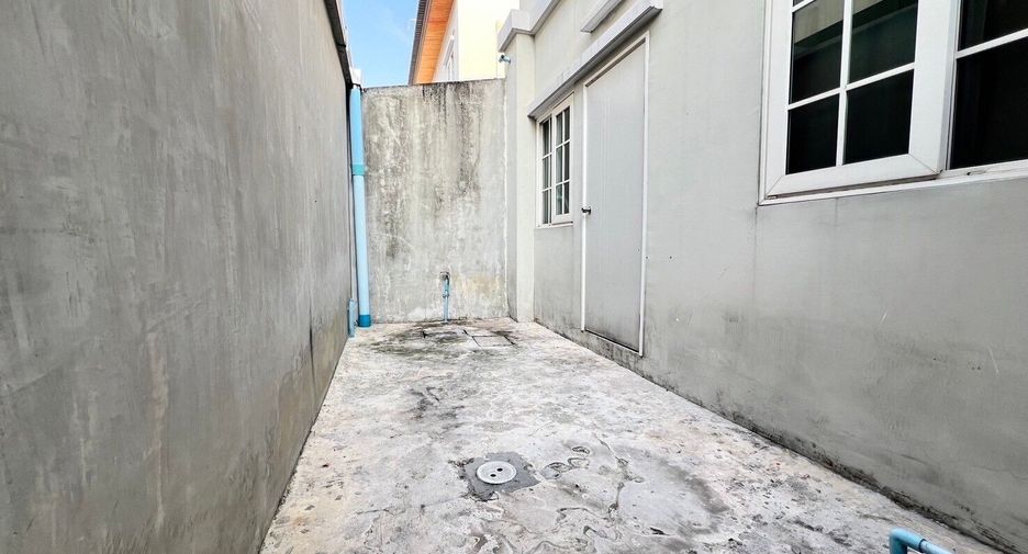For sale 3 bedrooms townhouse in Bang Khen, Bangkok