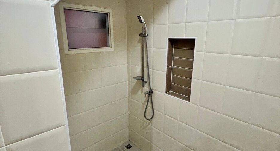 For sale 3 bedrooms townhouse in Bang Khen, Bangkok