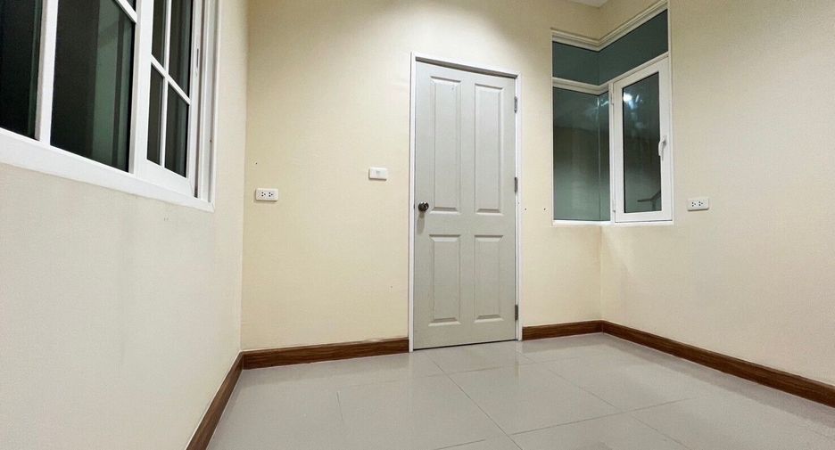 For sale 3 bedrooms townhouse in Bang Khen, Bangkok
