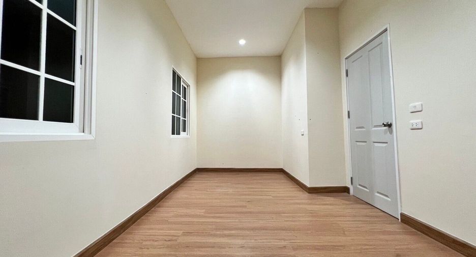 For sale 3 bedrooms townhouse in Bang Khen, Bangkok