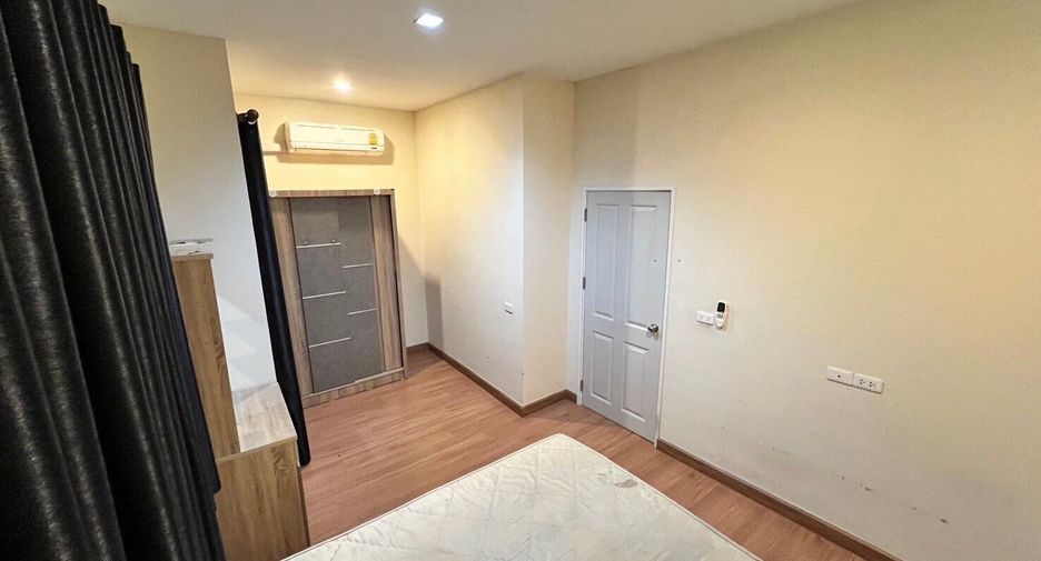 For sale 3 bedrooms townhouse in Bang Khen, Bangkok