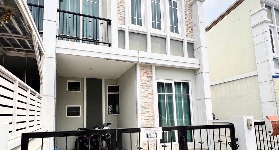 For sale 3 bedrooms townhouse in Bang Khen, Bangkok