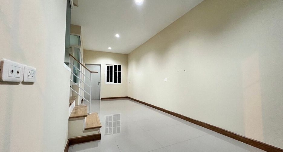 For sale 3 bedrooms townhouse in Bang Khen, Bangkok