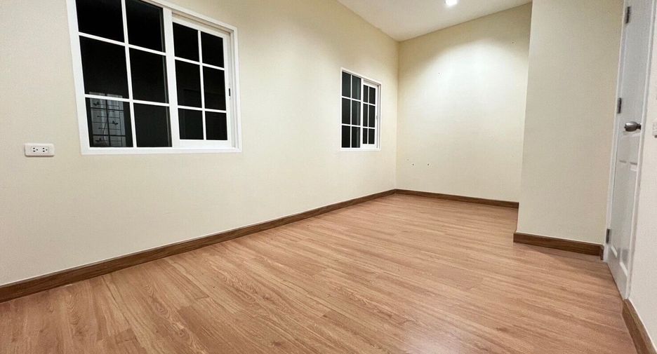 For sale 3 bedrooms townhouse in Bang Khen, Bangkok
