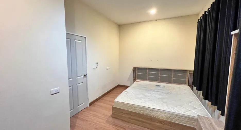 For sale 3 bedrooms townhouse in Bang Khen, Bangkok