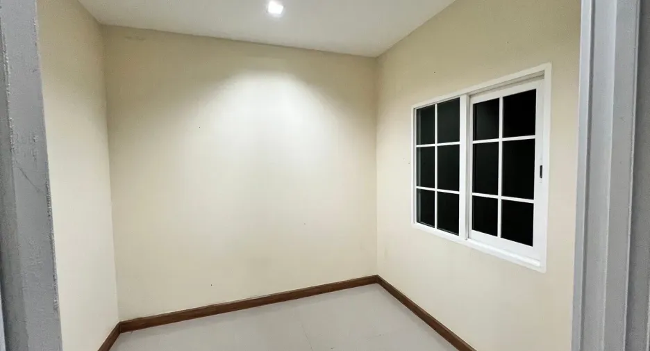 For sale 3 bedrooms townhouse in Bang Khen, Bangkok