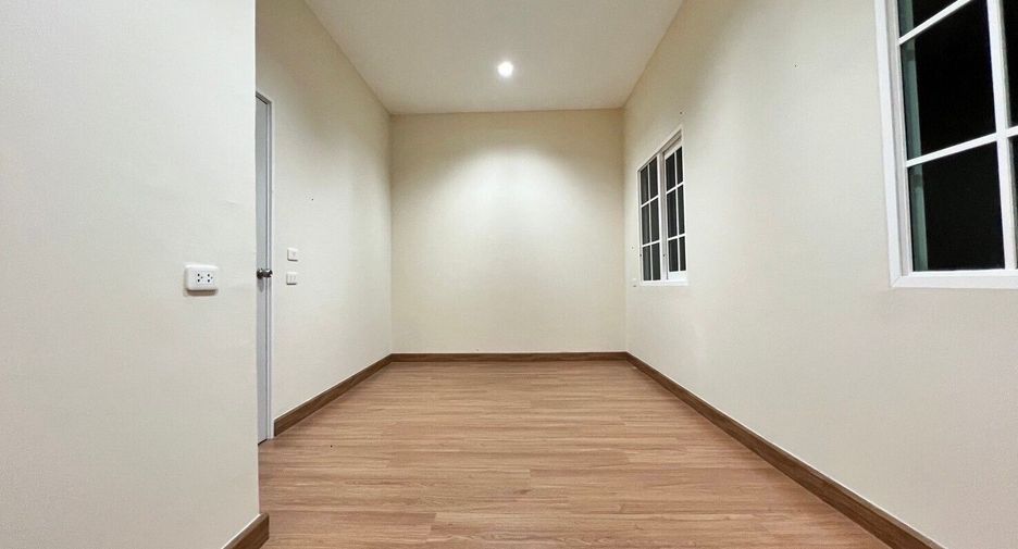 For sale 3 bedrooms townhouse in Bang Khen, Bangkok