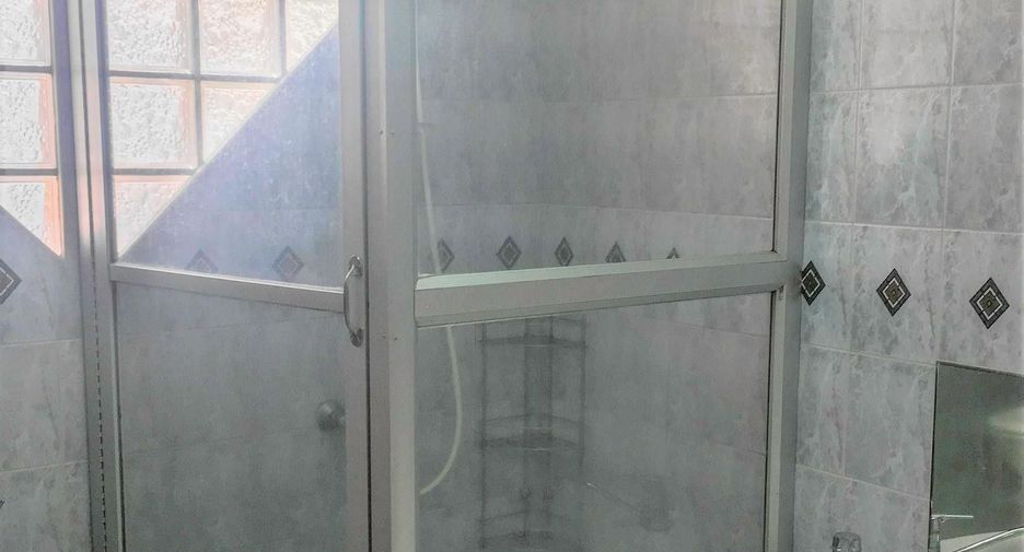 Casa en alquiler de 3 habitaciones en Bang Lamung, Chonburi