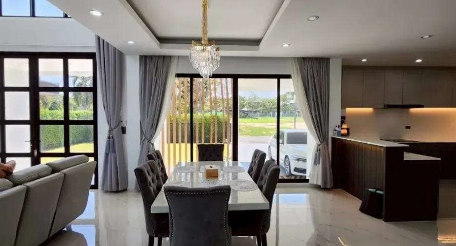 Villa zum Kauf mit 4 Zimmer in Bang Lamung, Chonburi