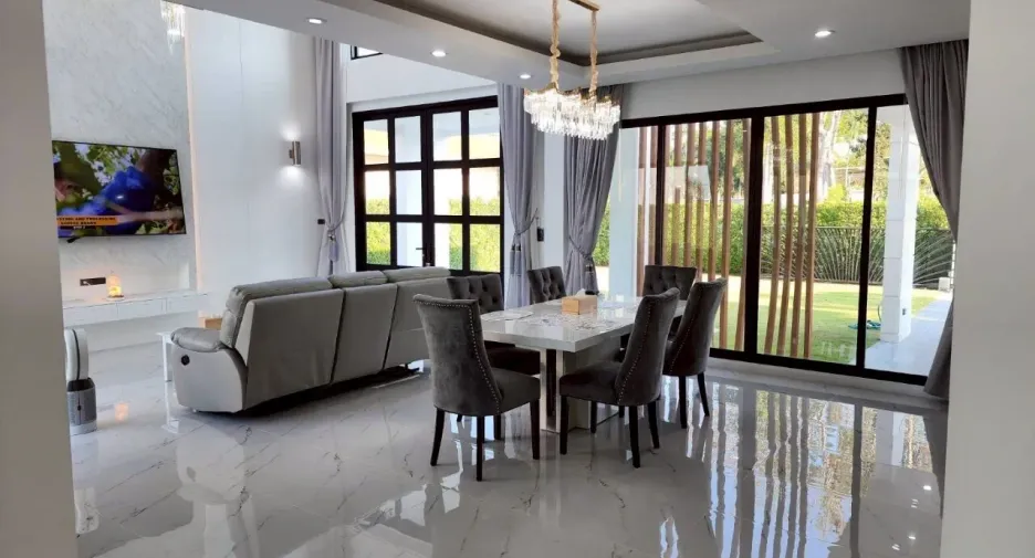 Villa zum Kauf mit 4 Zimmer in Bang Lamung, Chonburi
