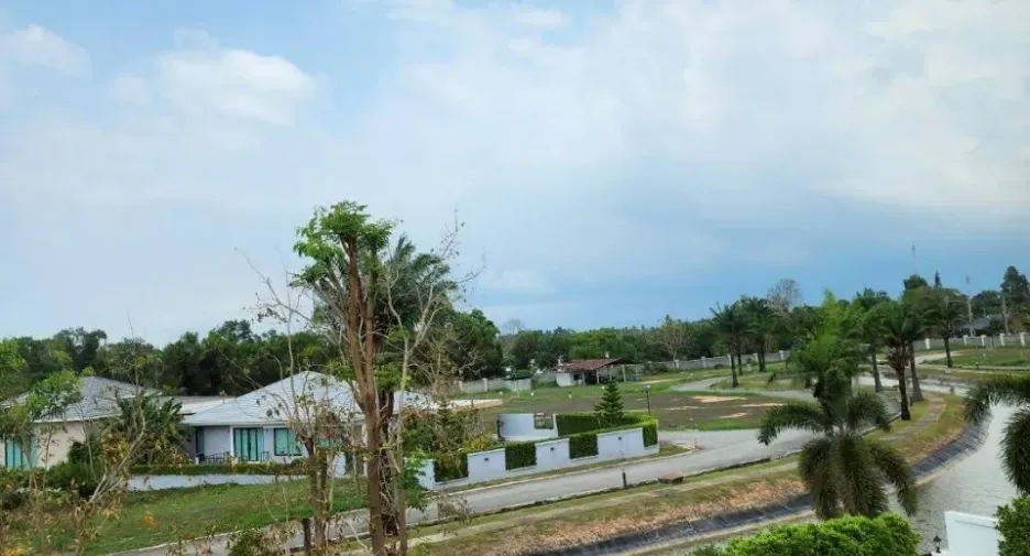 Villa zum Kauf mit 4 Zimmer in Bang Lamung, Chonburi