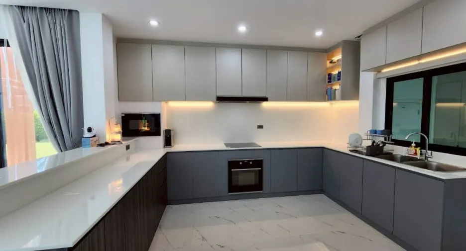 Villa zum Kauf mit 4 Zimmer in Bang Lamung, Chonburi