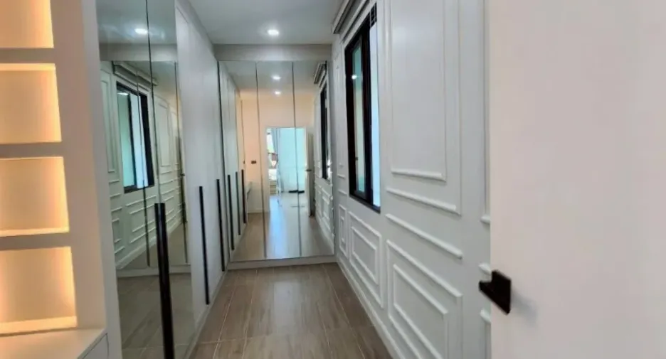 Villa zum Kauf mit 4 Zimmer in Bang Lamung, Chonburi