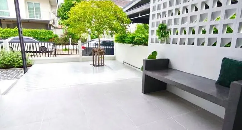 For sale 4 bedrooms house in Khlong Sam Wa, Bangkok