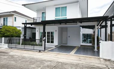 Haus zum Kauf mit 4 Zimmer in Khlong Sam Wa, Bangkok