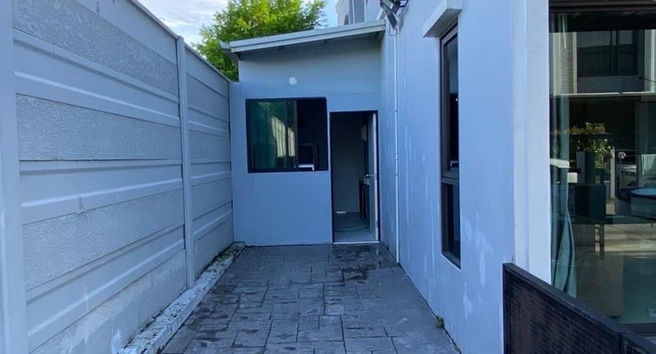 For sale 3 bedrooms townhouse in Sai Mai, Bangkok