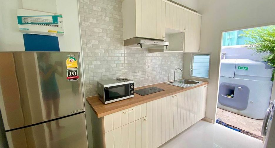 For sale 3 bedrooms townhouse in Prawet, Bangkok