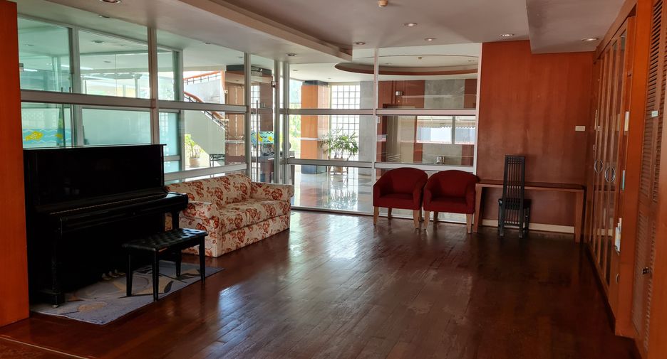 For sale studio condo in Si Racha, Chonburi