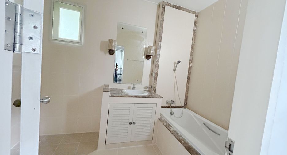 For sale 3 bedrooms house in Khan Na Yao, Bangkok