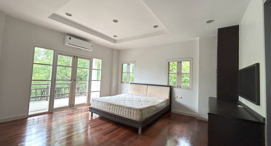 For sale 3 bedrooms house in Khan Na Yao, Bangkok