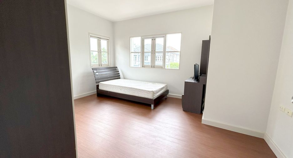 For sale 3 bedrooms house in Khan Na Yao, Bangkok