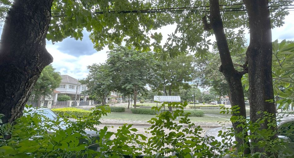 For sale 3 bedrooms house in Khan Na Yao, Bangkok