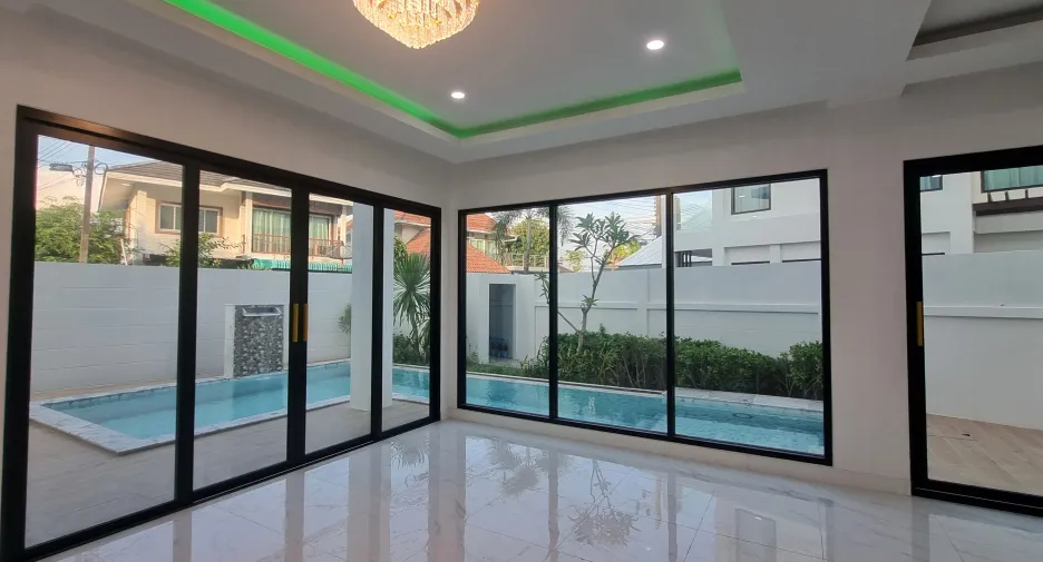 Villa zum Kauf mit 5 Zimmer in Mueang Phuket, Phuket