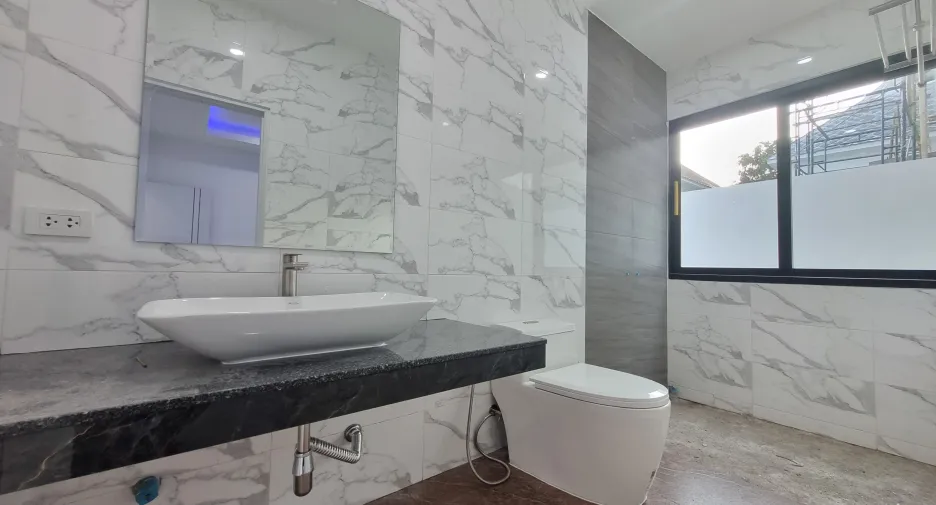 Villa zum Kauf mit 5 Zimmer in Mueang Phuket, Phuket